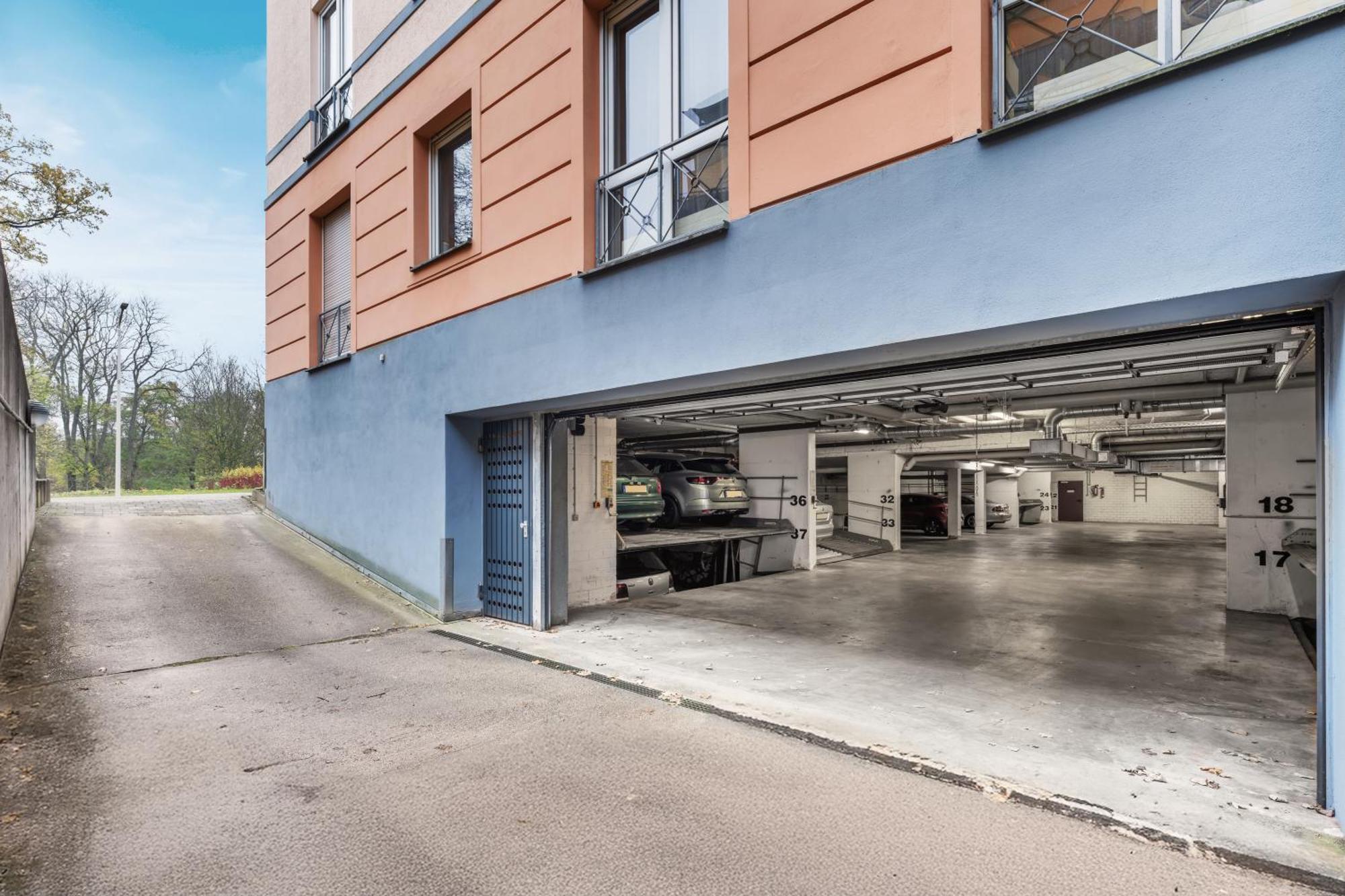 Апартаменти Edler Wohnraum Schwanenteich-Oase Mit Balkon, Kaffeevollautomat, Lift & Parkplatz Цвікау Екстер'єр фото